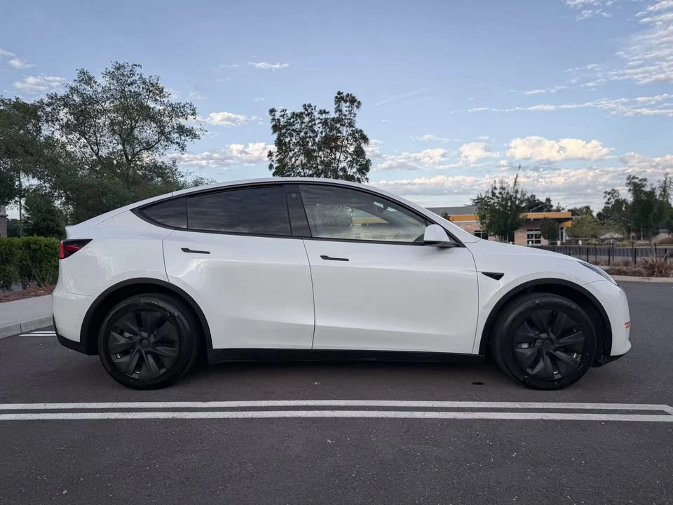 2022 Tesla Model Y - Image 5 of 11