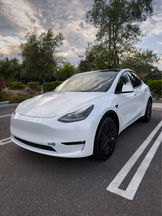 2022 Tesla Model Y - Image 2 of 11