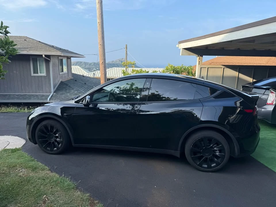 2022 Tesla Model Y - Image 2 of 3