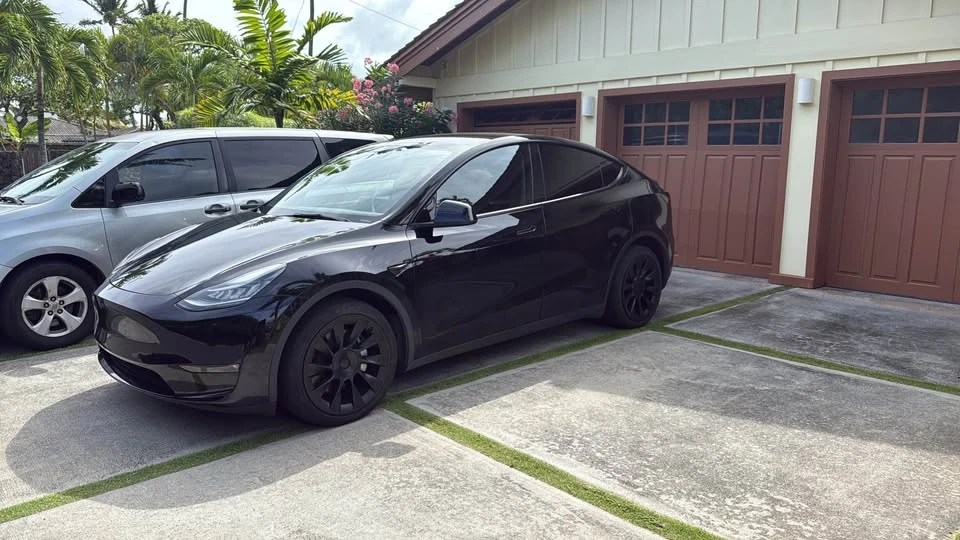 2022 Tesla Model Y - Image 3 of 3