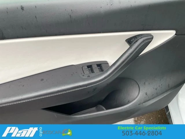 2022 Tesla Model Y - Image 17 of 21