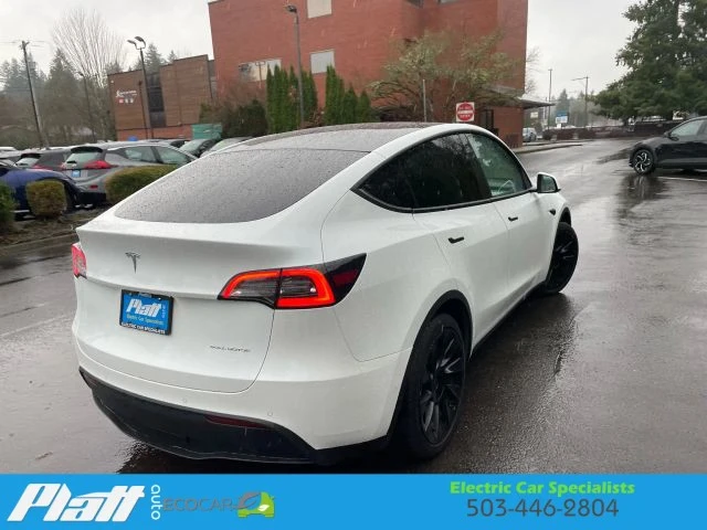 2022 Tesla Model Y - Image 10 of 12