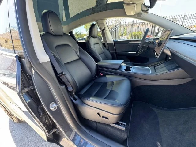 2022 Tesla Model Y - Image 15 of 31