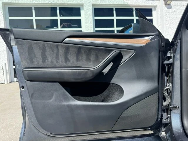 2022 Tesla Model Y - Image 25 of 31