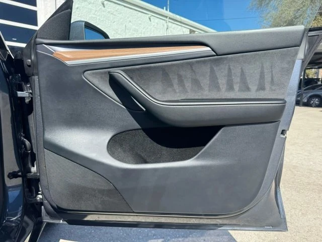 2022 Tesla Model Y - Image 27 of 31