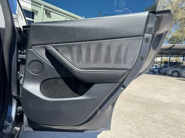 2022 Tesla Model Y - Image 28 of 31