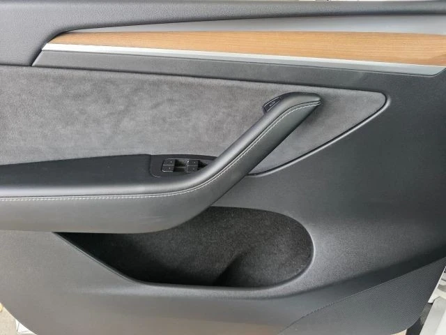 2022 Tesla Model Y - Image 18 of 21