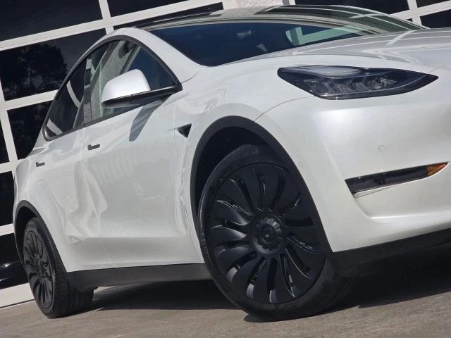 2022 Tesla Model Y - Image 9 of 21