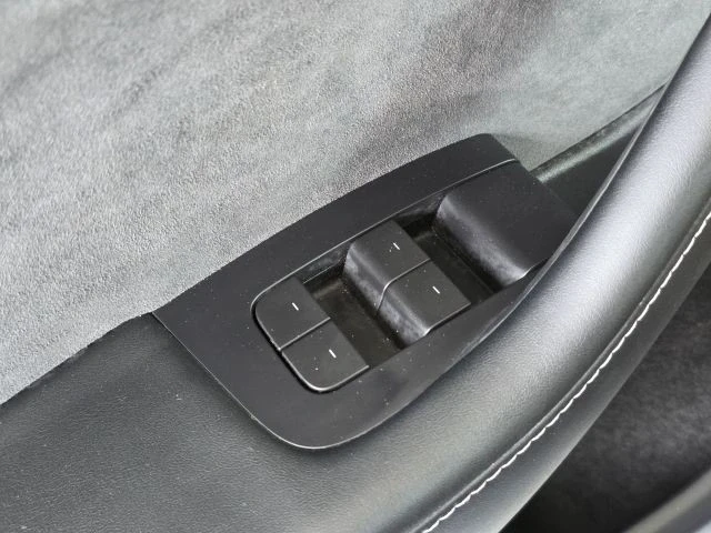 2022 Tesla Model Y - Image 19 of 21