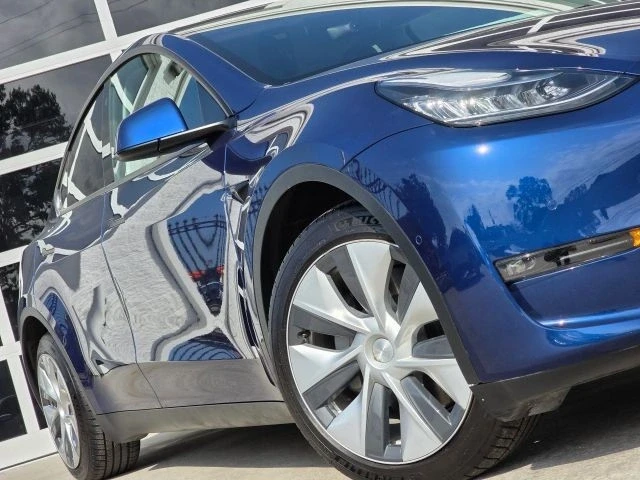 2022 Tesla Model Y - Image 9 of 21