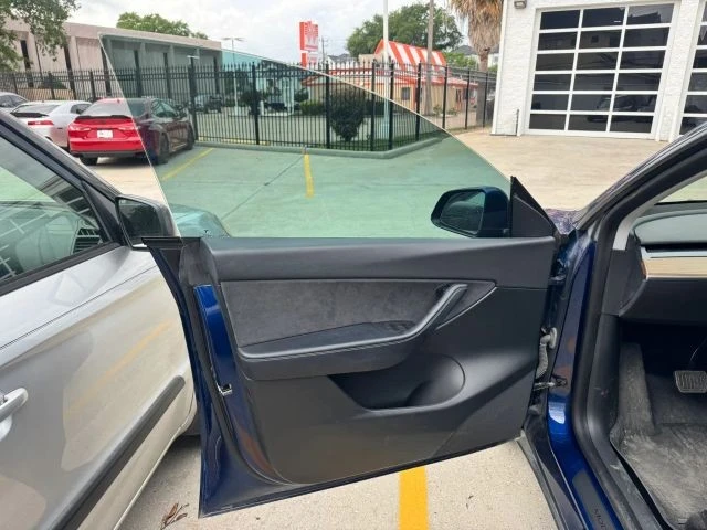 2022 Tesla Model Y - Image 6 of 8