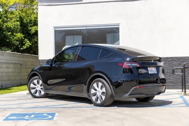 2022 Tesla Model Y - Image 9 of 21