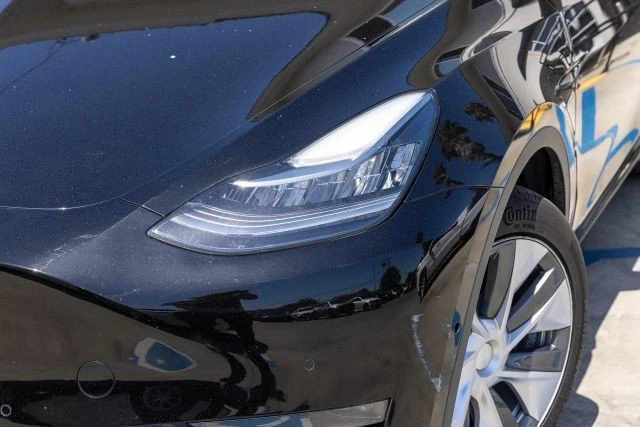 2022 Tesla Model Y - Image 11 of 21