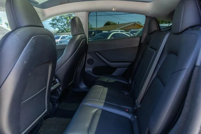 2022 Tesla Model Y - Image 17 of 21