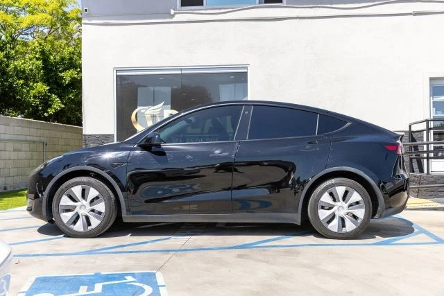 2022 Tesla Model Y - Image 8 of 21