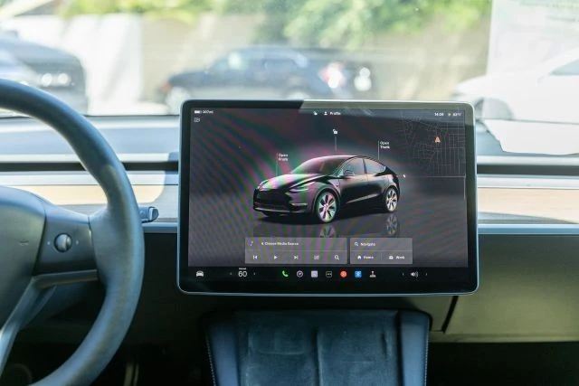 2022 Tesla Model Y - Image 18 of 21