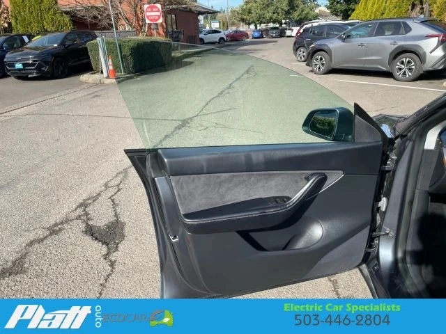 2022 Tesla Model Y - Image 18 of 21