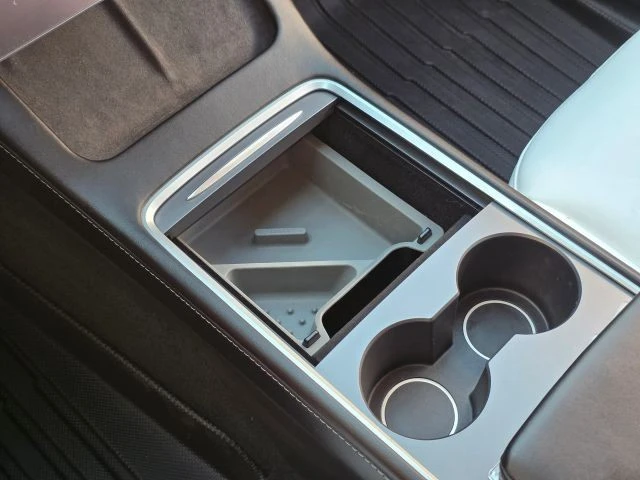 2022 Tesla Model Y - Image 16 of 21