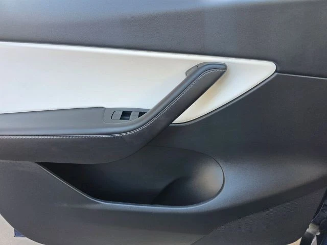 2022 Tesla Model Y - Image 17 of 21
