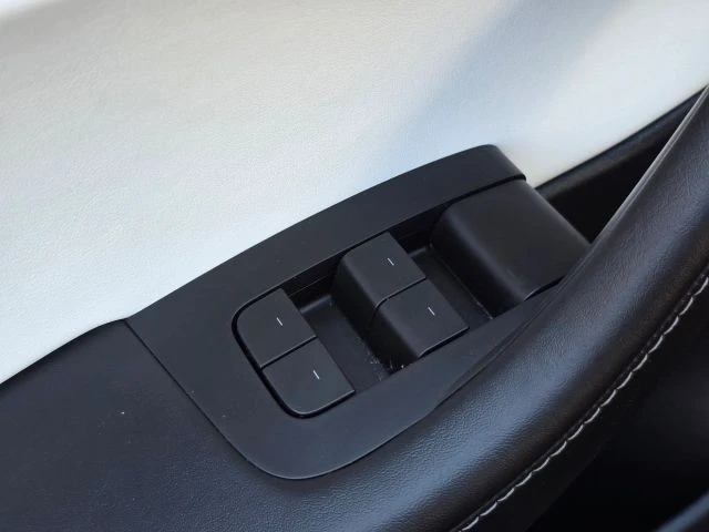 2022 Tesla Model Y - Image 18 of 21