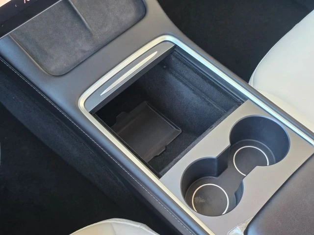 2022 Tesla Model Y - Image 17 of 21