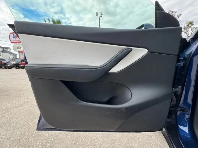 2022 Tesla Model Y - Image 6 of 8