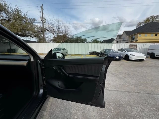 2022 Tesla Model Y - Image 12 of 21