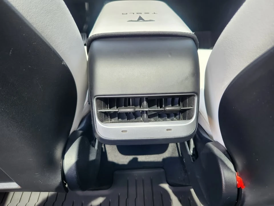 2022 Tesla Model Y Performance - Image 19 of 20