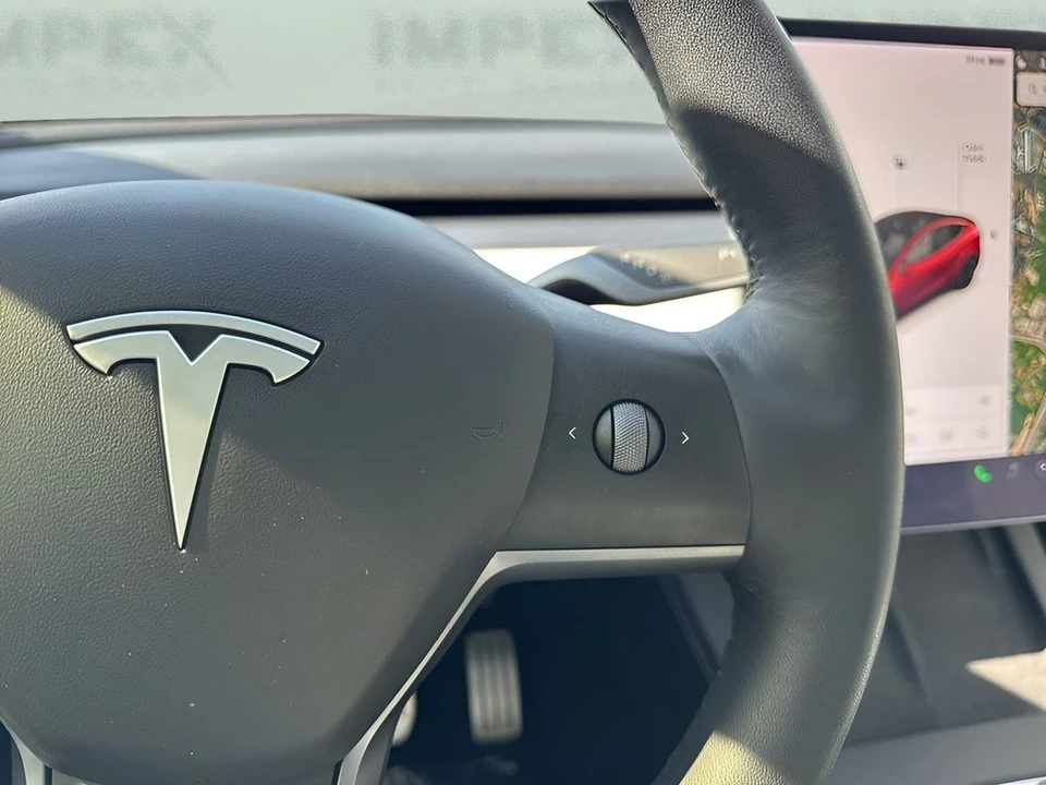 2022 Tesla Model Y Performance - Image 17 of 21