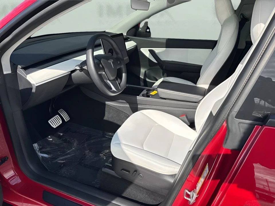 2022 Tesla Model Y Performance - Image 9 of 21