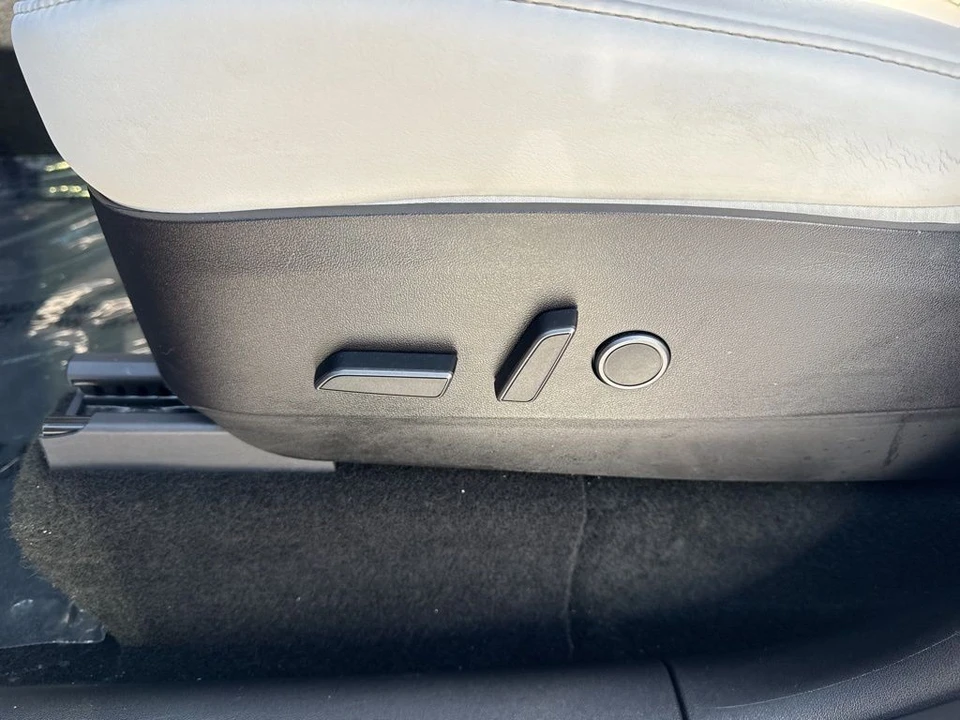 2022 Tesla Model Y Performance - Image 10 of 21