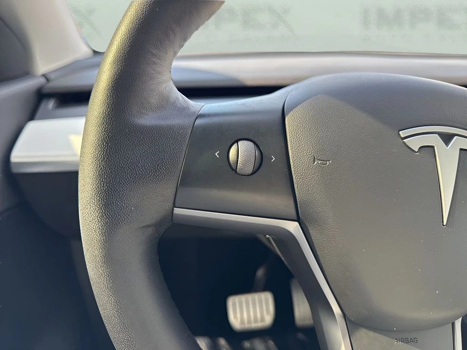 2022 Tesla Model Y Performance - Image 16 of 21