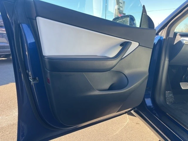 2022 Tesla Model Y Performance - Image 9 of 21