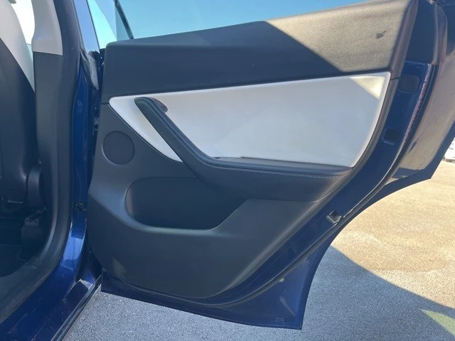 2022 Tesla Model Y Performance - Image 17 of 21