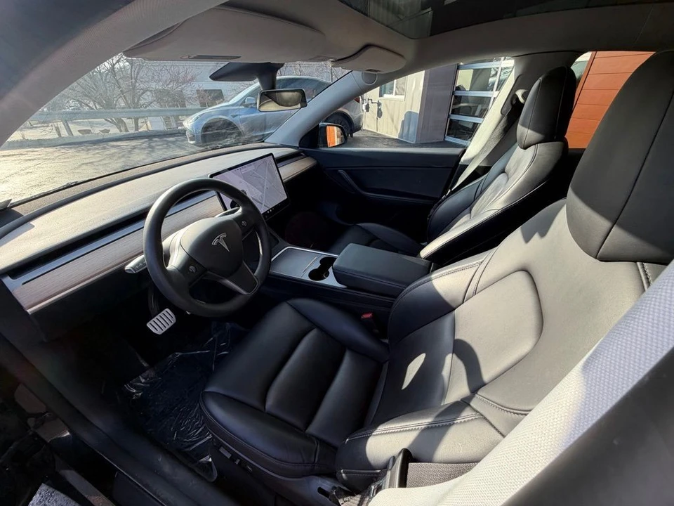 2022 Tesla Model Y Performance - Image 8 of 16