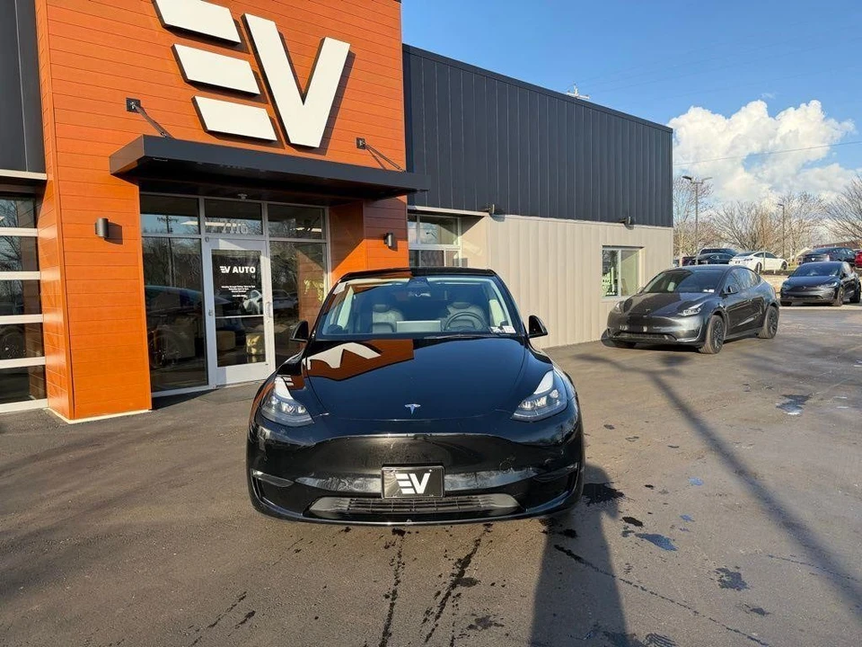 2022 Tesla Model Y Performance - Image 2 of 16