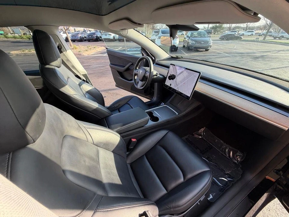 2022 Tesla Model Y Performance - Image 12 of 16
