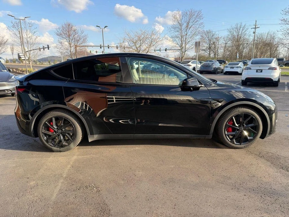 2022 Tesla Model Y Performance - Image 4 of 16