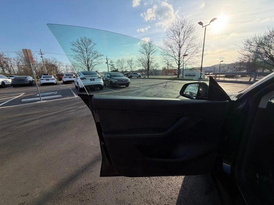 2022 Tesla Model Y Performance - Image 7 of 16