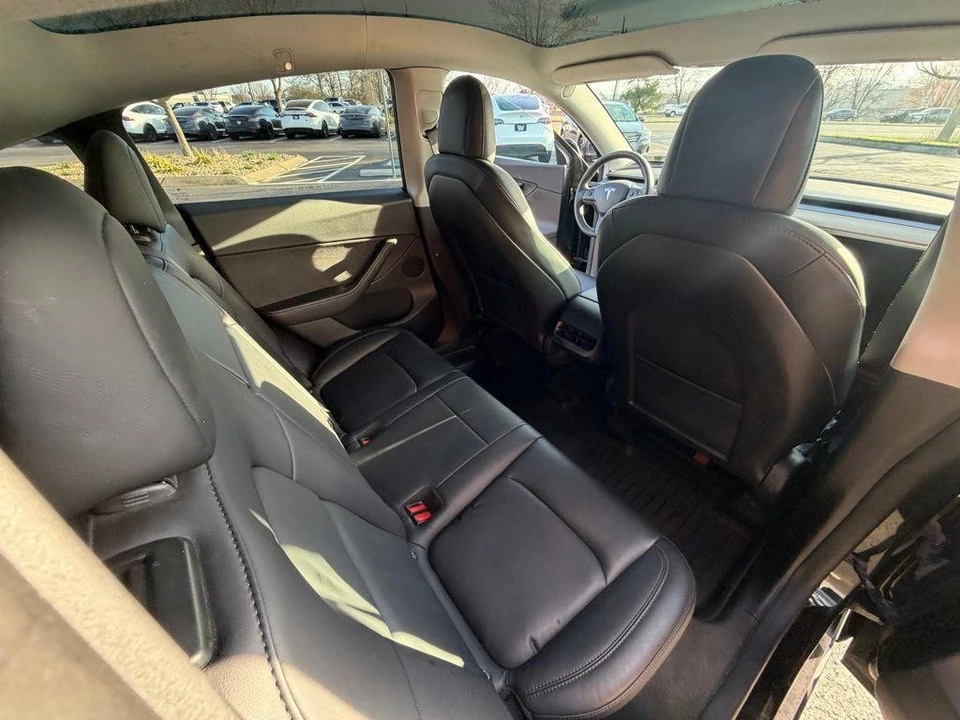 2022 Tesla Model Y Performance - Image 14 of 16