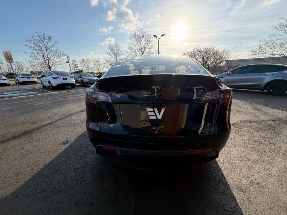 2022 Tesla Model Y Performance - Image 5 of 16