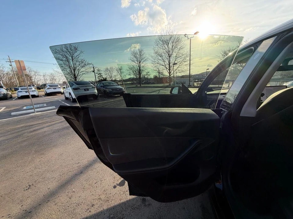 2022 Tesla Model Y Performance - Image 9 of 16