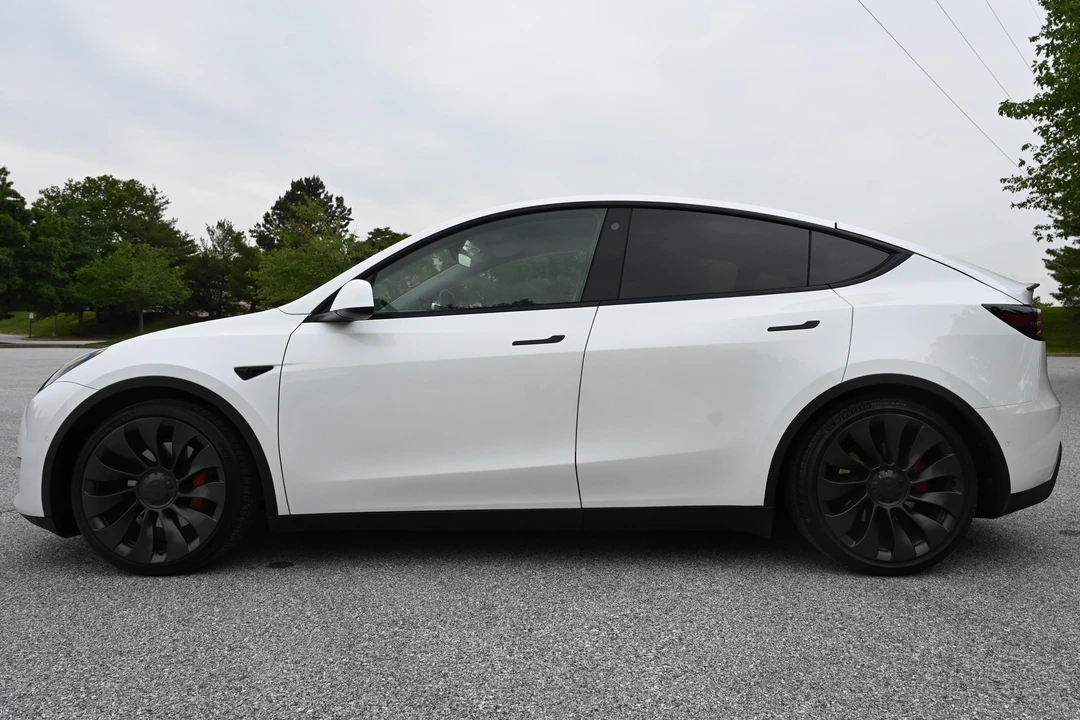 2022 Tesla Model Y Performance - Image 3 of 31