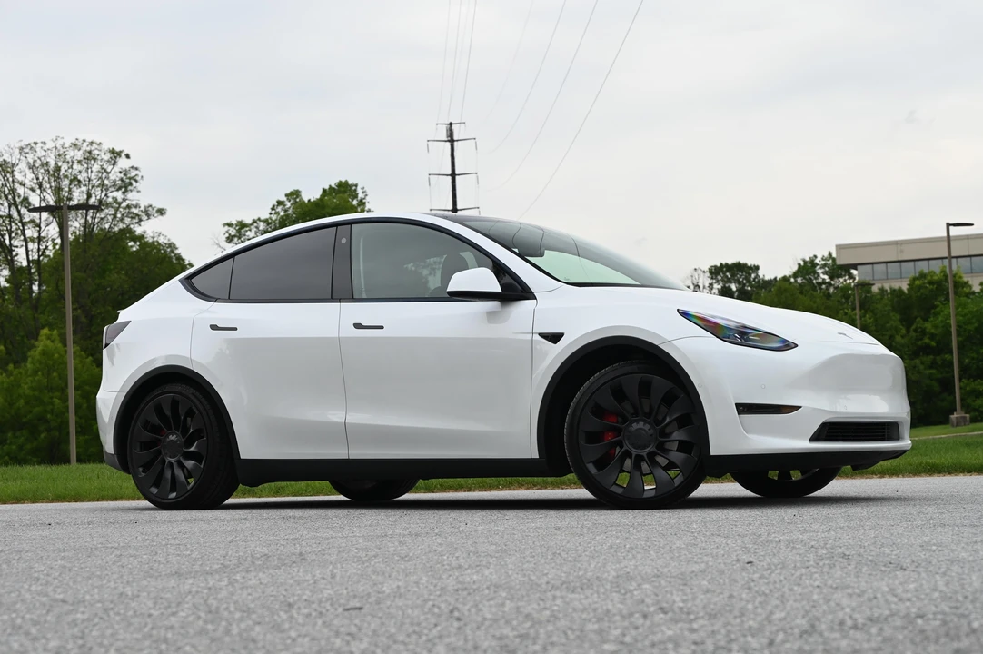 2022 Tesla Model Y Performance - Image 19 of 31