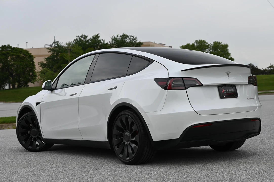 2022 Tesla Model Y Performance - Image 10 of 31