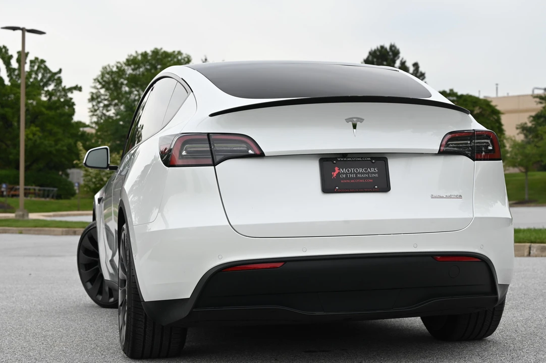 2022 Tesla Model Y Performance - Image 13 of 31
