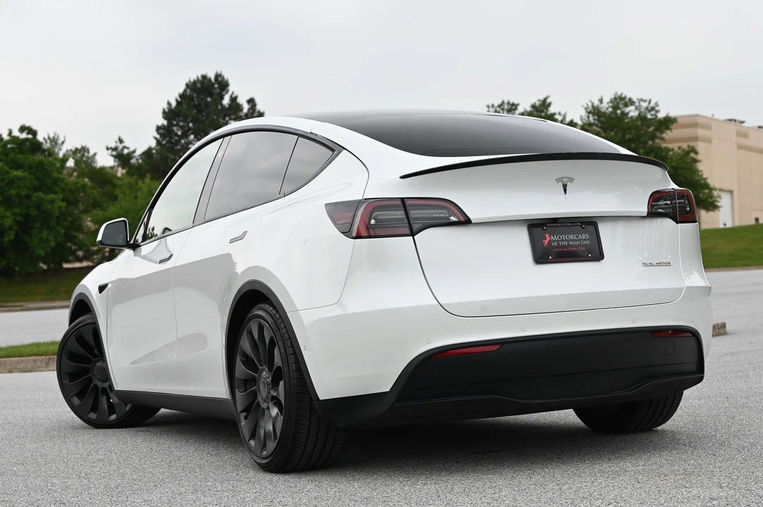2022 Tesla Model Y Performance - Image 11 of 31