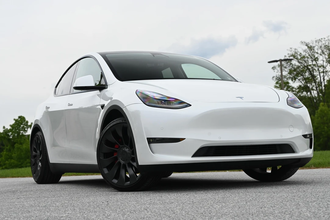 2022 Tesla Model Y Performance - Image 23 of 31