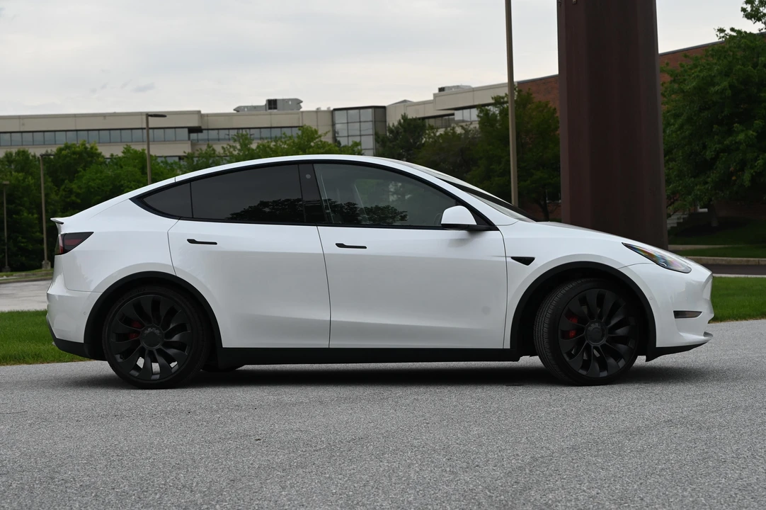 2022 Tesla Model Y Performance - Image 18 of 31