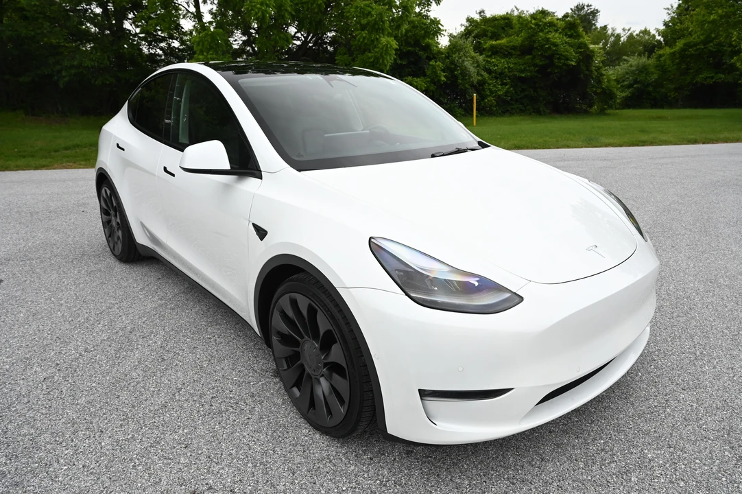 2022 Tesla Model Y Performance - Image 21 of 31